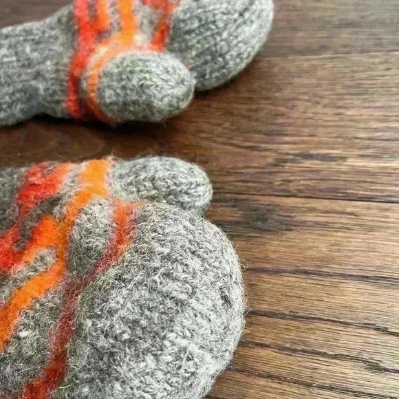 Balta Funwear 100% Wool Aztec Grey and Orange Mittens  Winter Accessory - Picture 5 of 10
